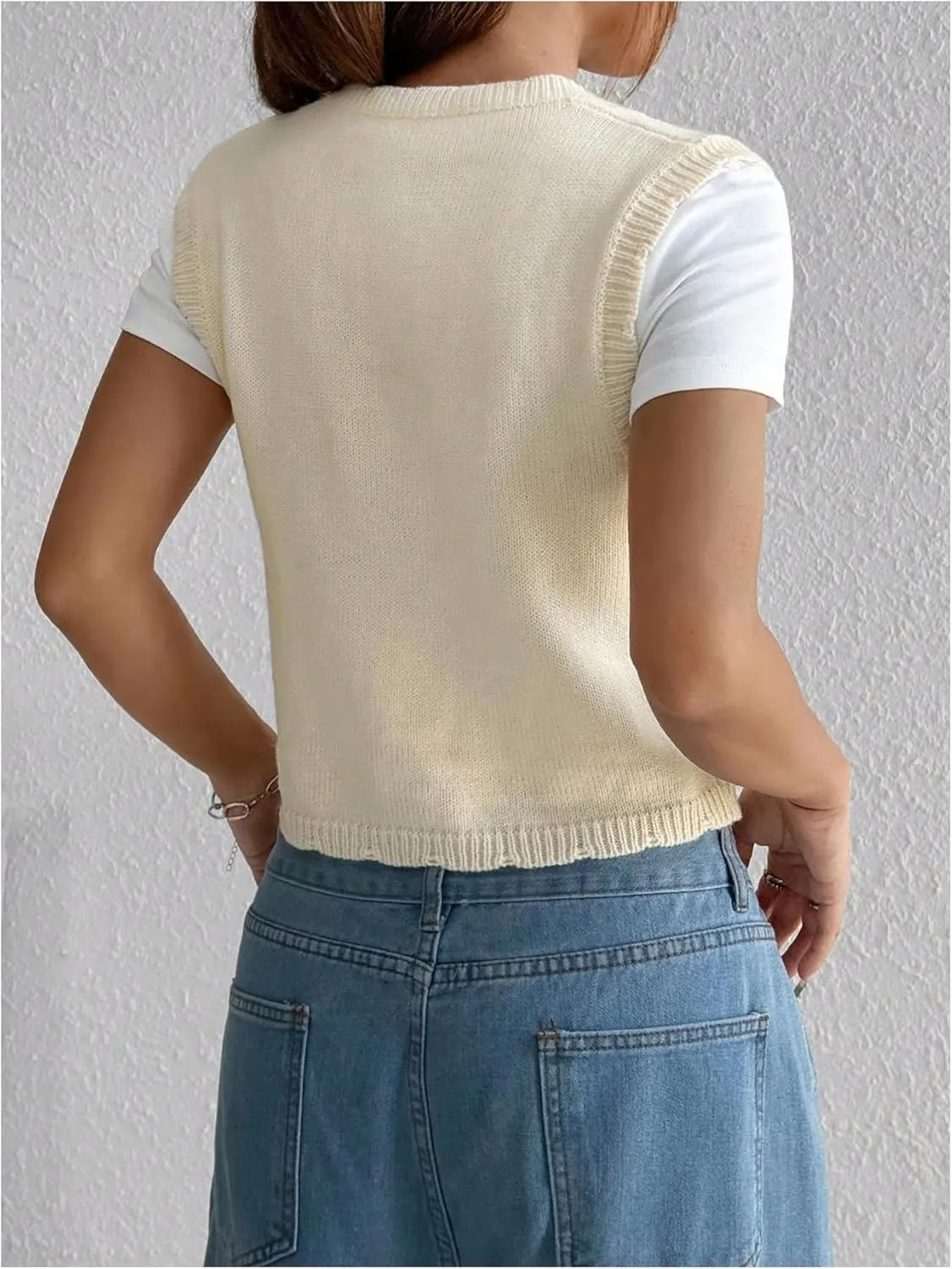 WDIRARA Women's Floral Embroidered Button Front V Neck Sleeveless Knit Sweater Vest